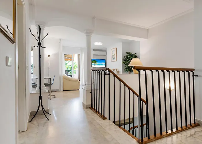 Duplex In Puerto Banus By Costarentals - Ref M40